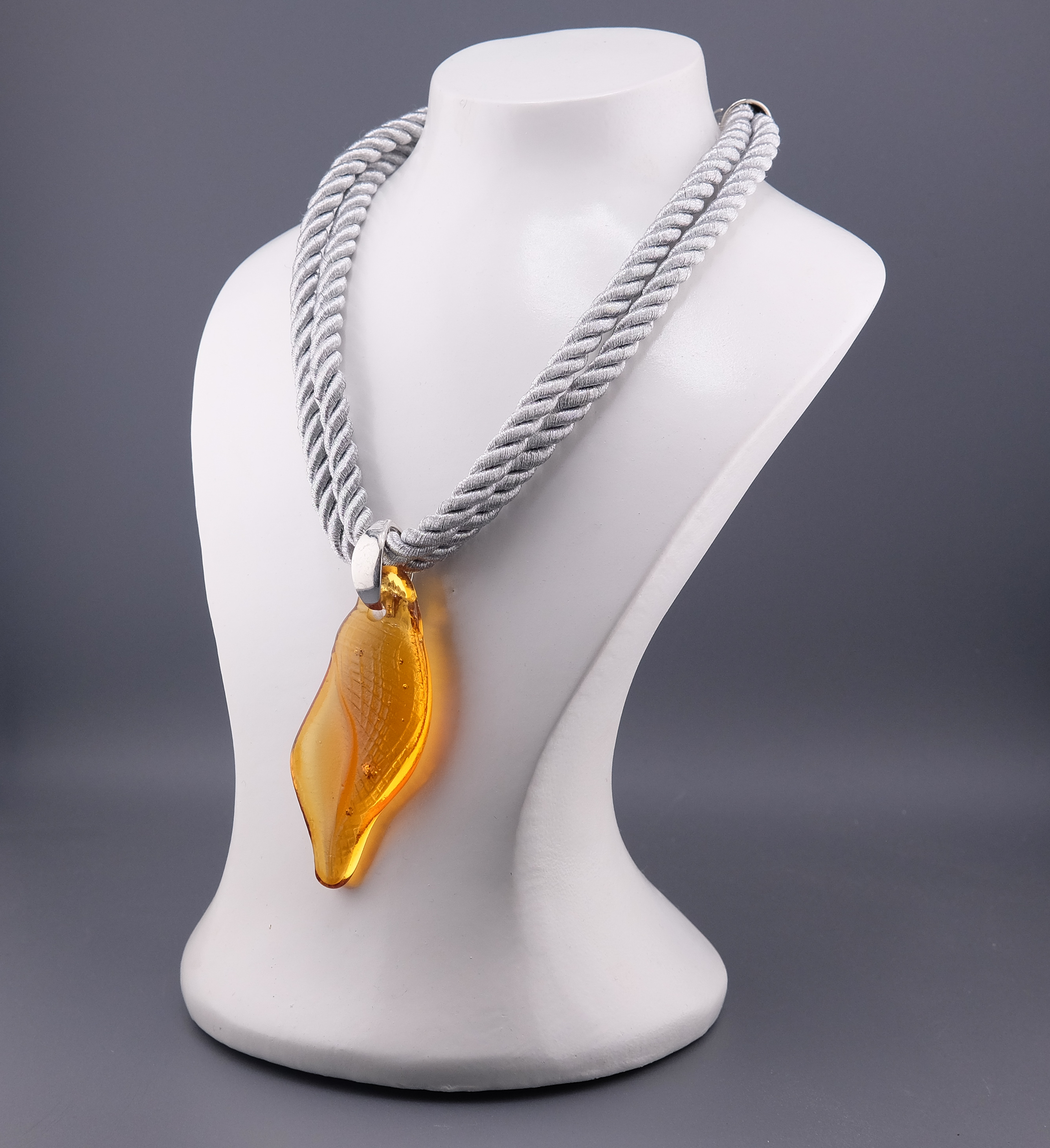 Кулон "Rakushka Yantar"