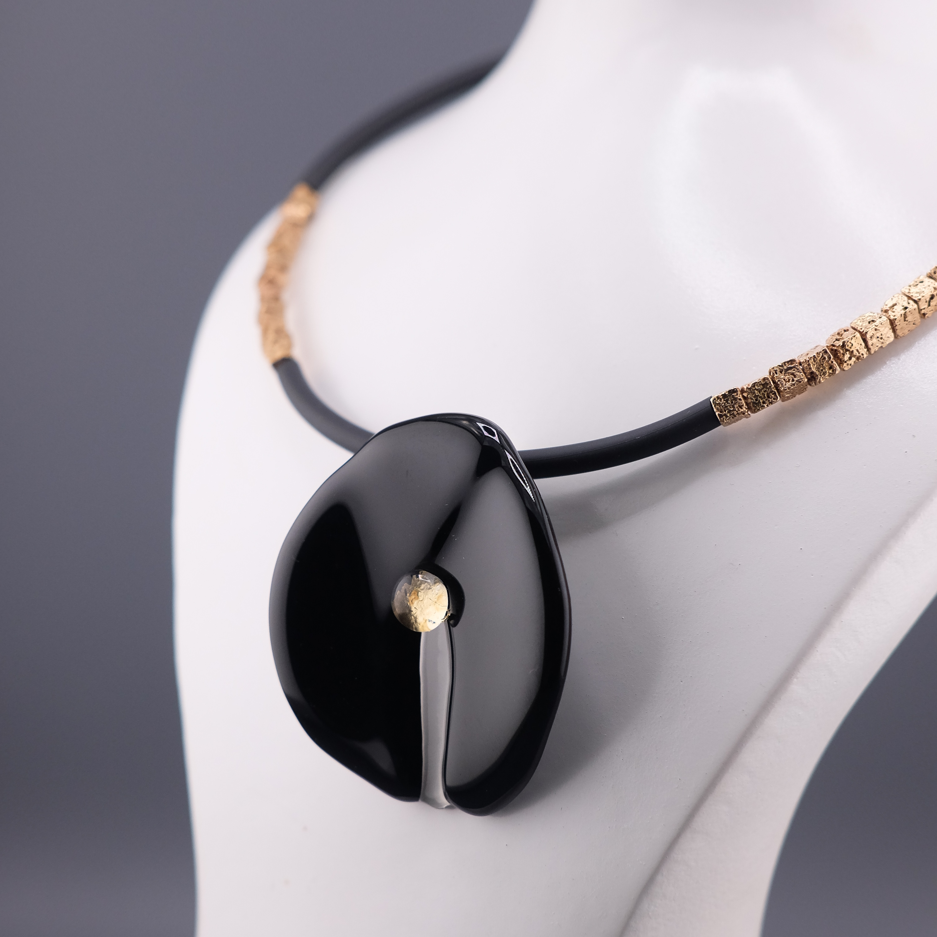 Колье "Антуриум"