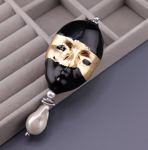 Брошь Venecian mask